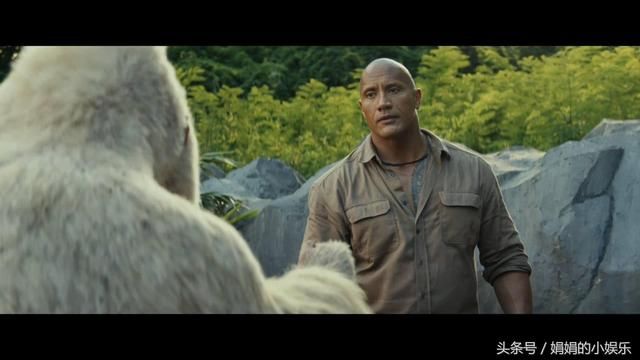 巨石强森火大了，大骂脸书上用他名字敛财的假账号