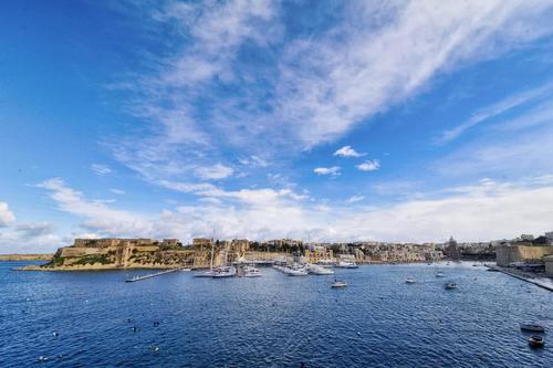 世界上最大的陆间海，比大西洋还古老，最深5121米，却在变小