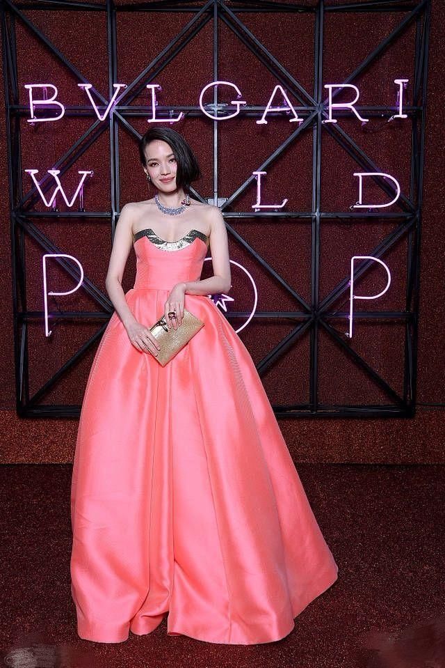 舒淇远看是大唐宫女，近看一张厌世脸，网友：造型师要下岗了！