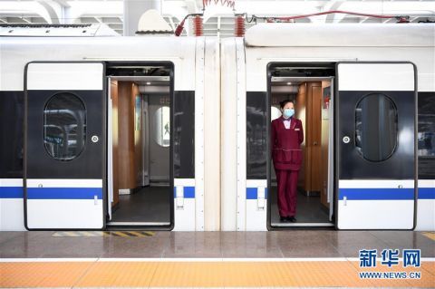  「发车」“川渝贵”省际环线动车组重庆首发列车发车