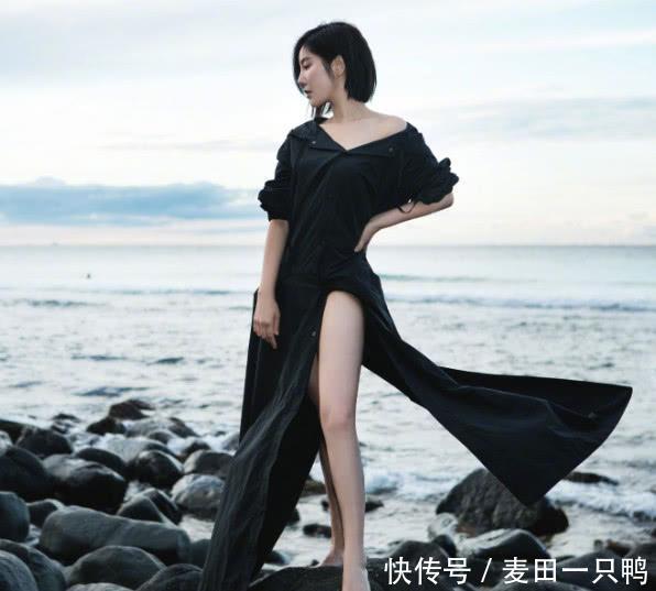 赵奕欢真是够了，4件衣服套一起穿，网友：咱能好好穿衣服吗！