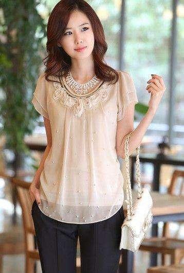 白色紧身裤穿出撩人的美，随性而不失格调！