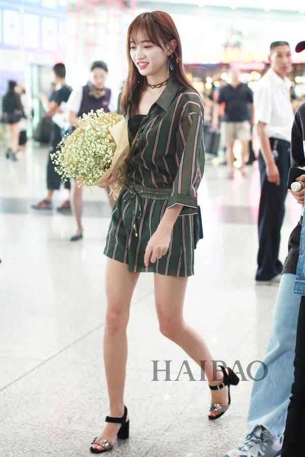 还在担心这些经典元素不会穿?条纹、格纹虽经典,但是怎么穿才不