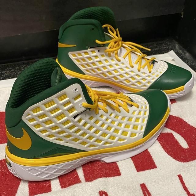  「Kobe」「鞋王」又来“拉仇恨”！这双 Kobe 5 全网仅此一双