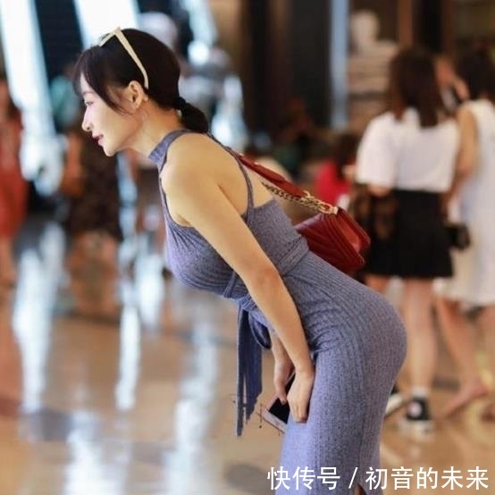 「美女」美女白白嫩嫩相当可人,清新好看,轻松让女人魅力迷人!