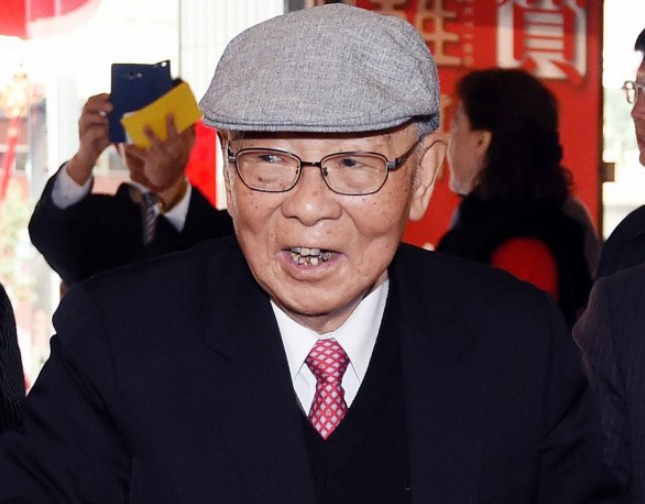 台湾100岁退役上将：我们炎黄子孙中国人 支持统一