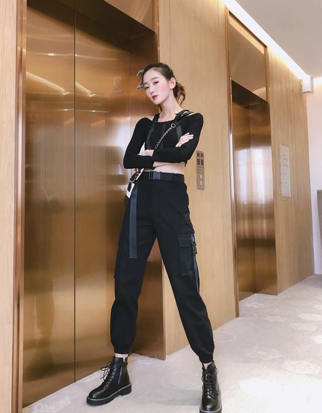  「显瘦」2020年春夏的“工装裤”爆火！酷飒、率真，显瘦又时髦！