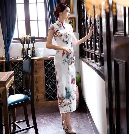 穿这袭旗袍,做花一样香气四溢的女人!