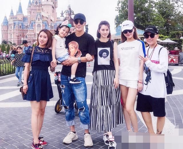 疑似毕滢投稿哭诉被已婚男星出轨，三字冷漠回应，张丹峰被凉了？