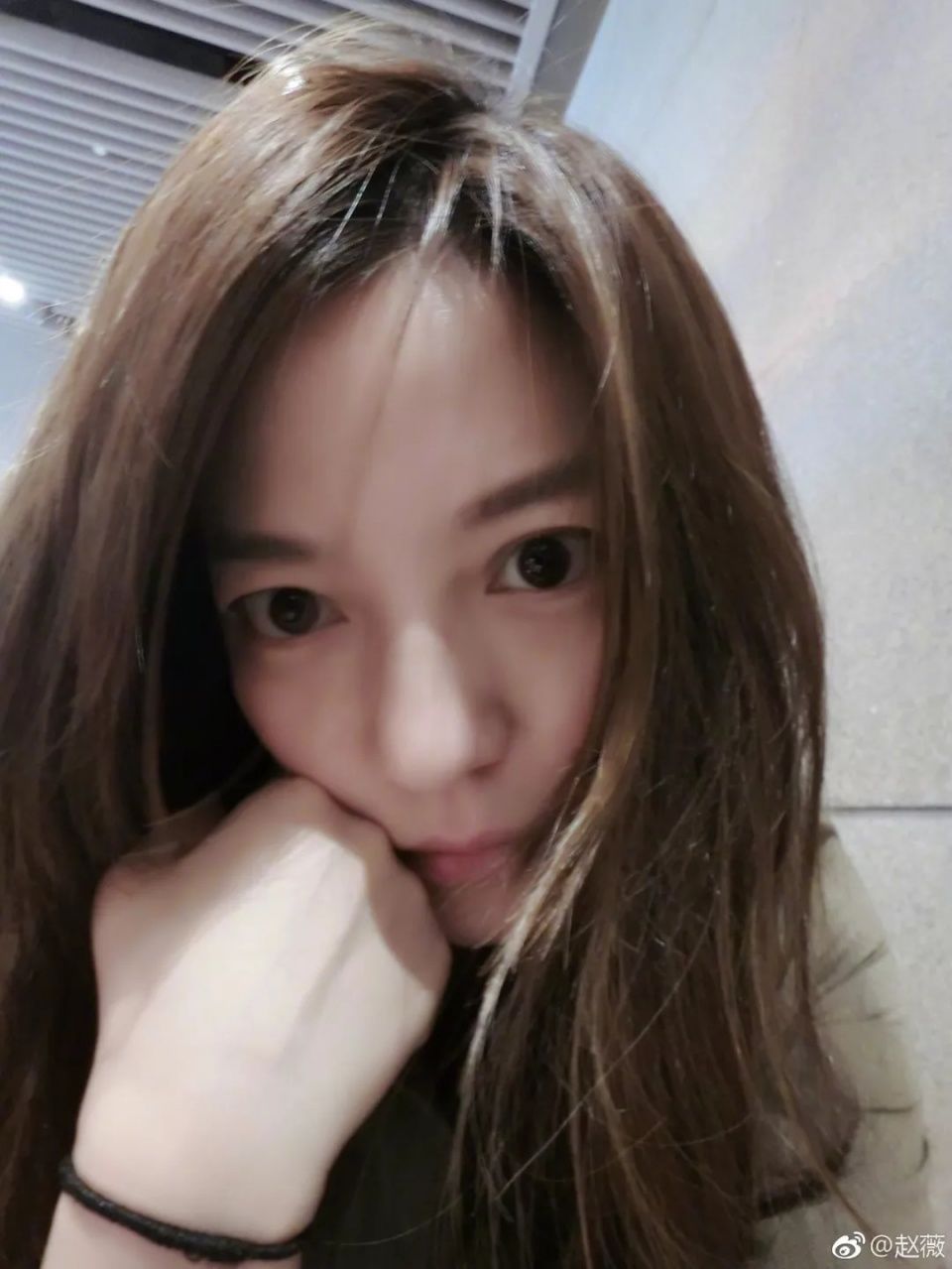 明星的卷发处处是小心机,快来Get这些加分技巧!