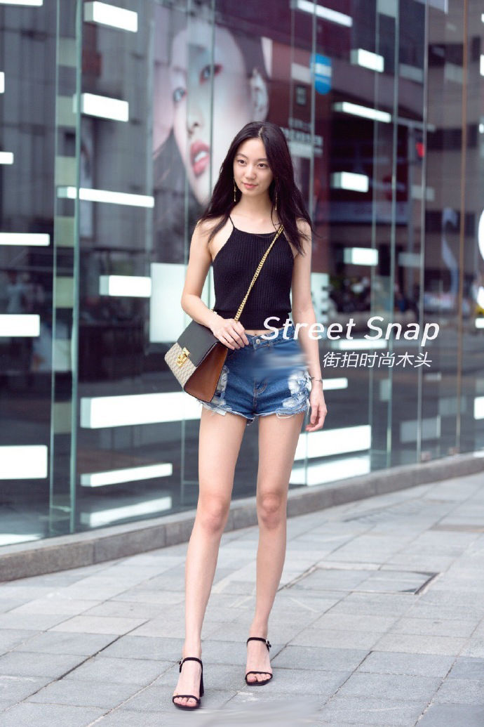 街拍北京:会穿衣搭配的女孩，会打造出了一种与众不同的美丽!