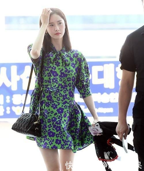 林允这腿细到吓人！网友哪怕只有一天也想以这身材活着！