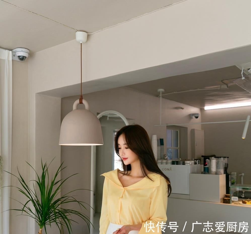 『少女』女神孙允珠,穿芒果色青春气息套裙,冰肌玉骨娇艳欲滴