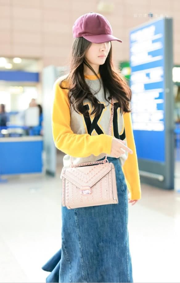 杨幂瘦过头！最小码的裙子都撑不住，缝了那么多针居然还如此宽松