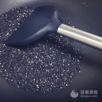 【黑芝麻】黑芝麻奶酪包的做法