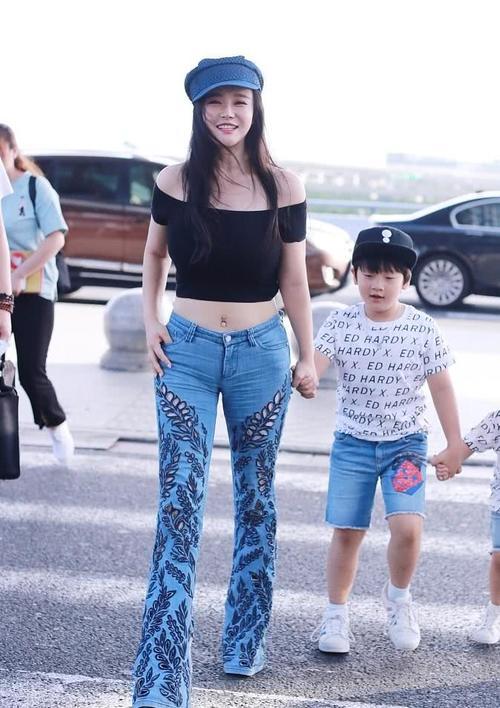 冉莹颖这个露腰装,重点是腰胯比例,网友:这身材拳王好幸福