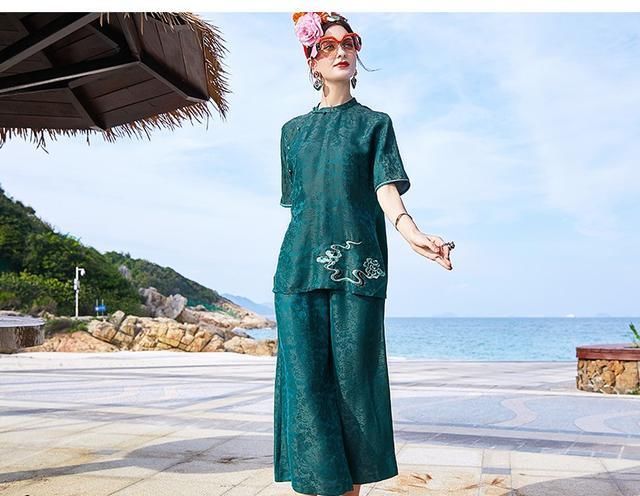  复古：今年夏季流行的中国风复古连衣裙长裙搭配图片