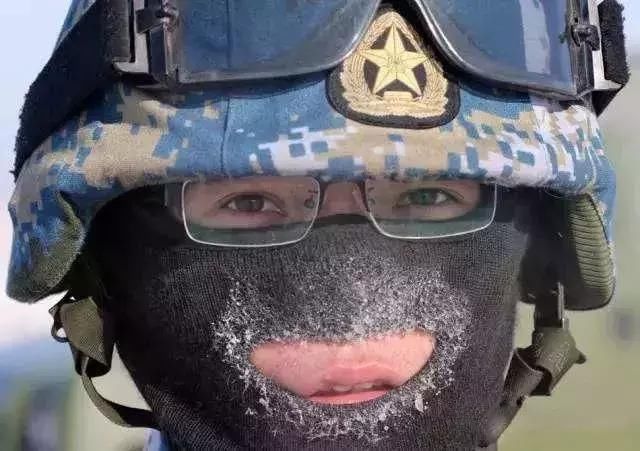 征兵季:我从小就戴眼镜了,还能当兵吗?