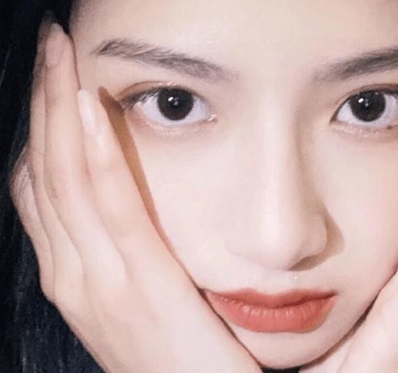  『天生』天生“清纯脸”的女孩，脸上都具备这3特征，渣女模仿不到精髓