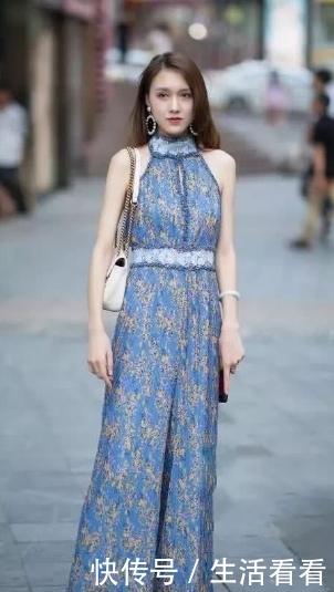 『 身穿』尽显曼妙身姿,尊贵优雅显大气,街拍:小美女身穿粉嫩连衣裙