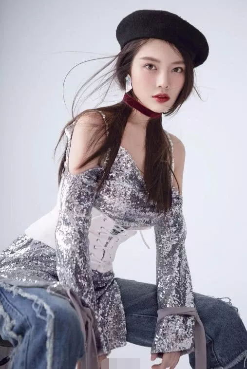 大嫂徐冬冬真厉害，把“干燥剂”戴耳朵上也能美得不可方物！