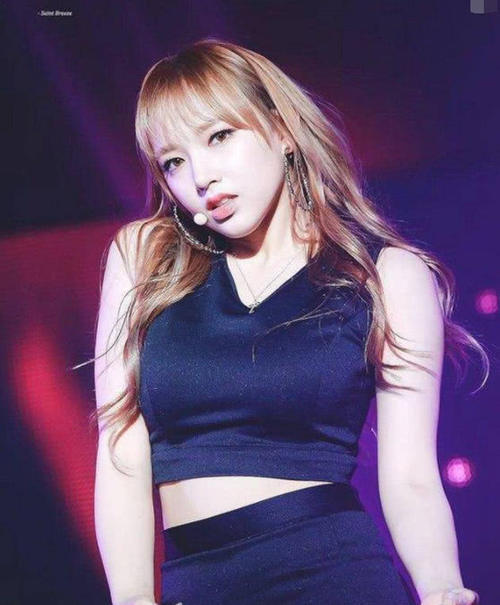 程潇不止“上围超重”短裤也拉风,惊现完美“臀线”?网友:悄悄放