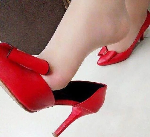 美美的小尖头设计, 舒适显气质, 让您足下清凉走每一步都很优雅