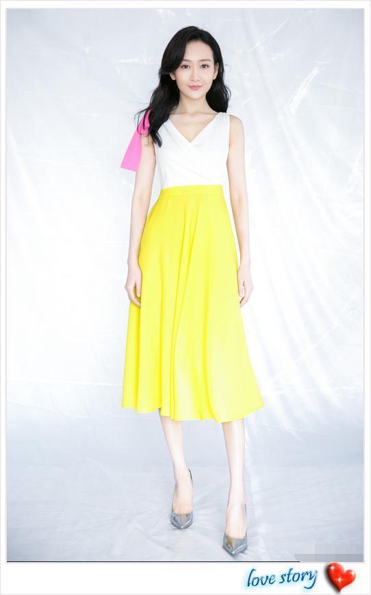 王鸥这种穿法真胆大！腰细毫无赘肉，网友：她小腹该有多平坦