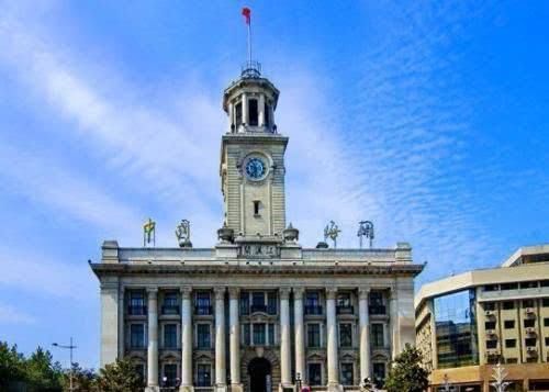  「龙头」我国中部地区的两大龙头城市，都是特大城市，也是国家