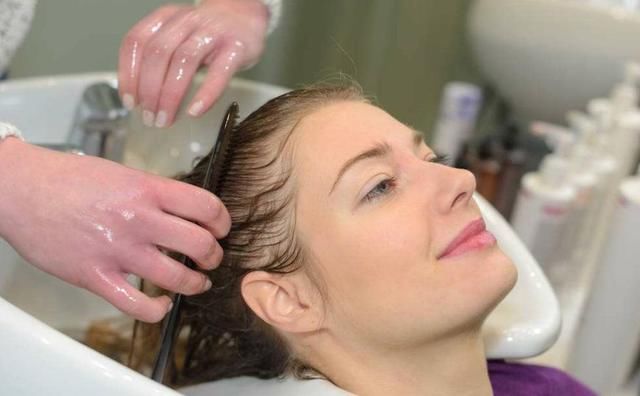 月子期间的5个谣言，你还深信不疑？照做的那就真的是“傻”