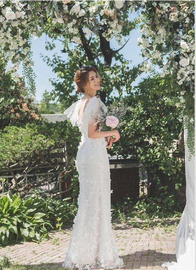  「蕾丝」简单注册造型也不能少缺一条轻婚纱！多款网购日韩风平价婚纱推介