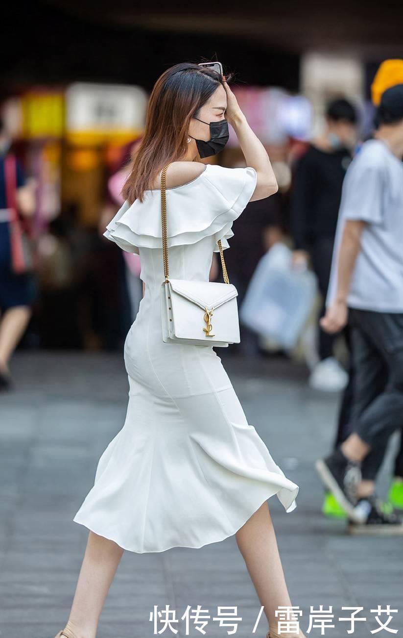 搭配一双|盛夏穿白色连衣裙出街,防晒还能穿出“仙女”气质,一举两得