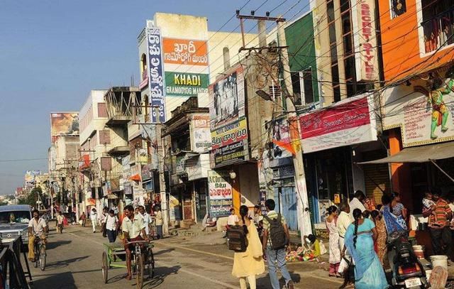 在印度旅游的中国人，想吃当地的“特色”美食，导游当场就制止