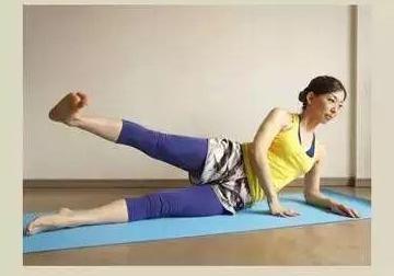 4步瑜伽动作,让你拥有漂亮美腿