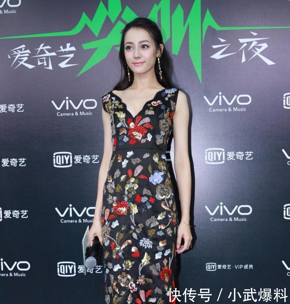 一直以为杨幂穿印花裙是最美的, 直到我看到了蒋勤勤!