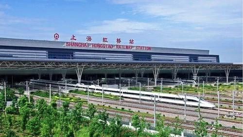  [经济意义]我国三大超级干线高铁，经过16个万亿俱乐部城市，连