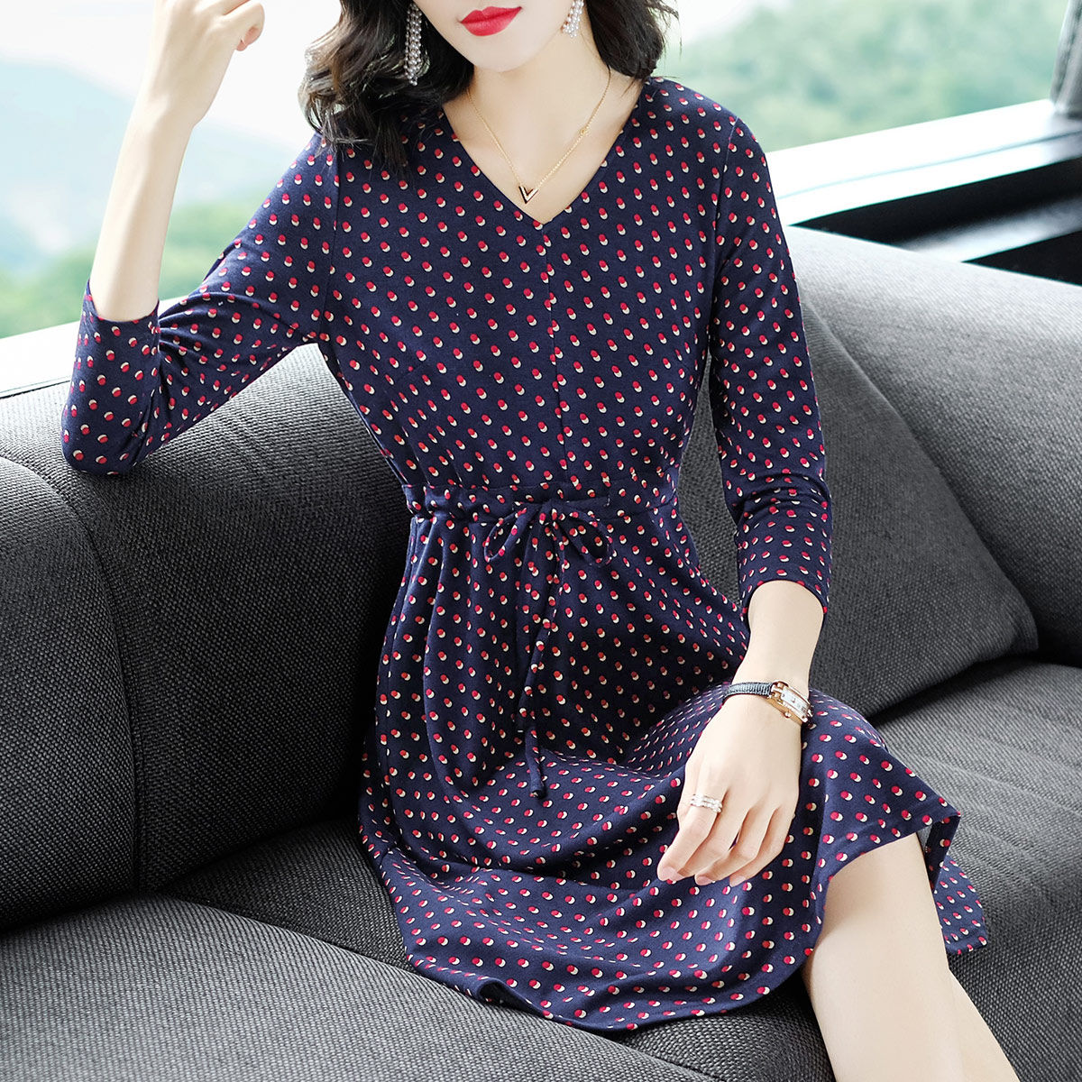 难怪姐姐都不买夏装，3小时前刚上架的秋裙实在太美，真想全买了