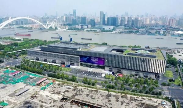  [轮换]世界人工智能大会今日开幕；解放军驻香港部队例行轮换 |