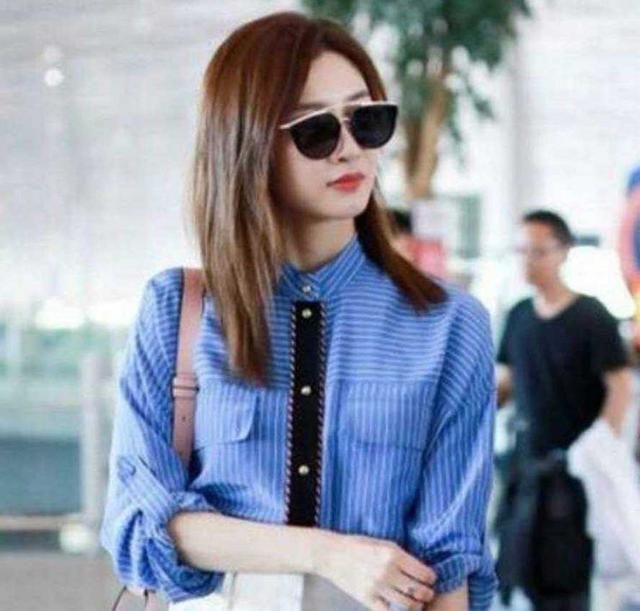 江疏影机场一身穿搭清新脱俗，网友：这双腿简直和短裤一个颜色了