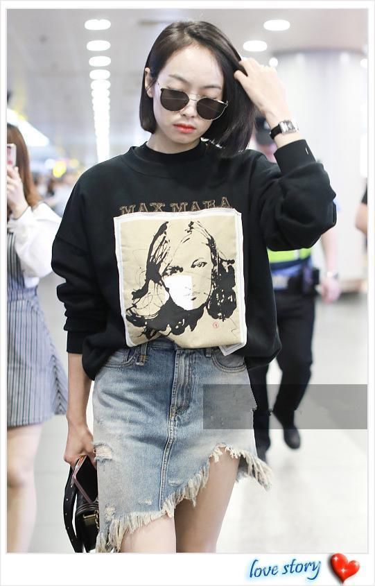 秀腿我只服宋茜！牛仔裙一边长一边短，网友：这是定制的么？