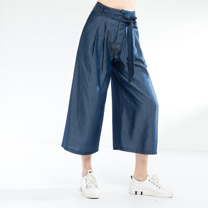 有一种裤叫天丝裤，比牛仔裤显腿瘦，凉快透气又洋气