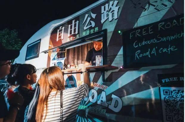 穿越大半个地球去摆摊，93年济南小伙这样诠释“彪悍的人生”