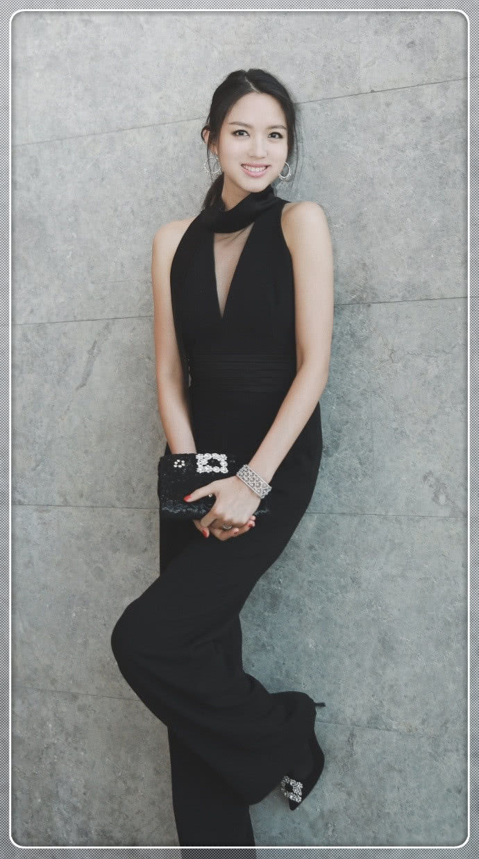 182张梓琳不愧是世界小姐，长裤都能穿成九分裤，大长腿太惊艳