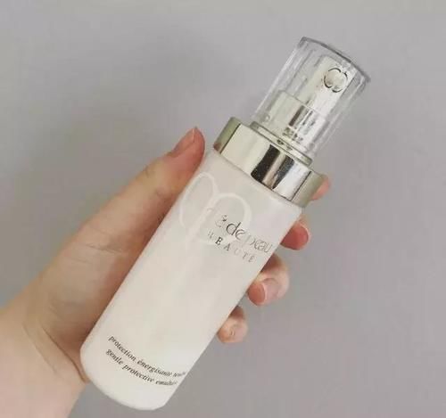  [乳液]离职柜姐透露：摒弃网红“废物”化妆品，别再花冤枉钱了