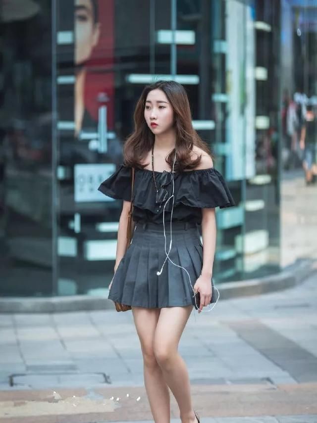  『大气』女性搭配高跟鞋,有一种大气优雅的美感