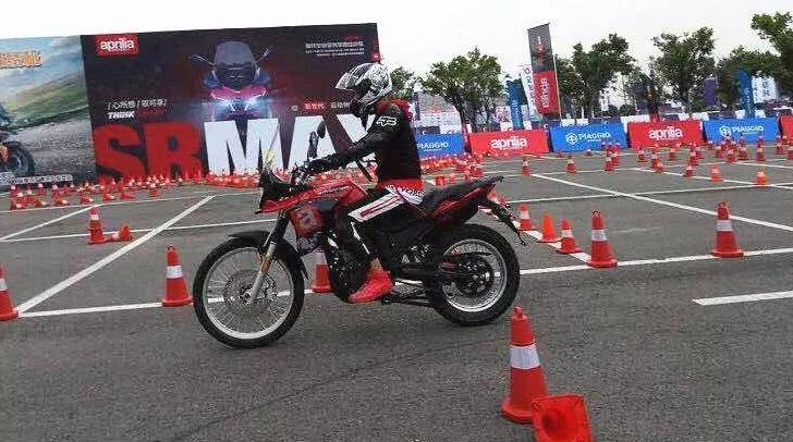 踏板玩绕桩也就算了，ADV居然也来！