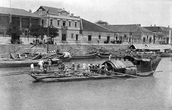 美国人在鞋盒里发现了6000张中国老照片，轰动全世界