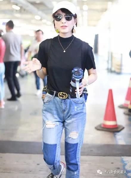 女星早秋机场秀，蒋欣依旧雄壮，张馨予幸福肥，吴昕身材比例太虐