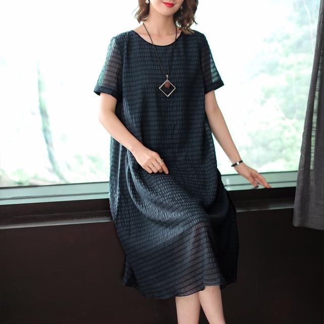 刚上市就火爆的一种裙:叫“减龄裙”，太洋气迷人了，高级女人味