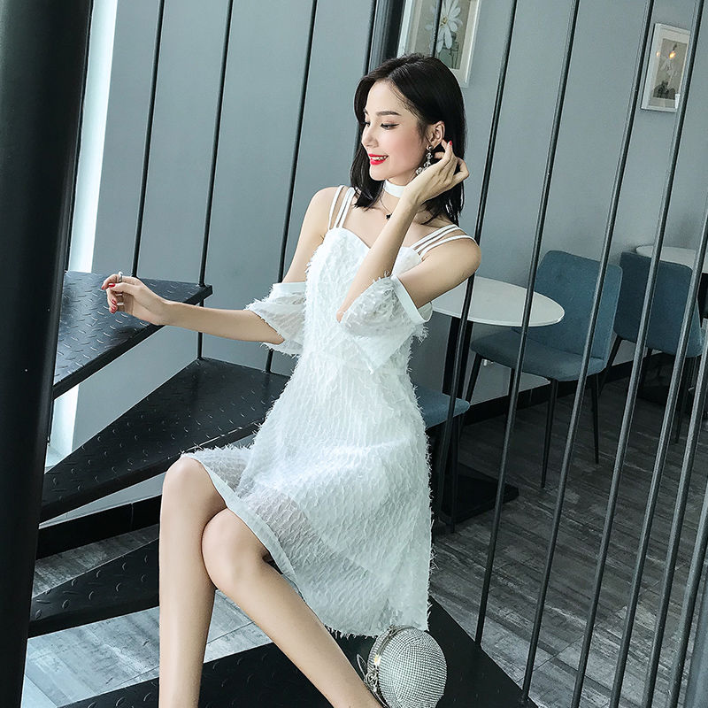 单身女人真大胆!不用安全裤直接穿短裙，不过真的很性感